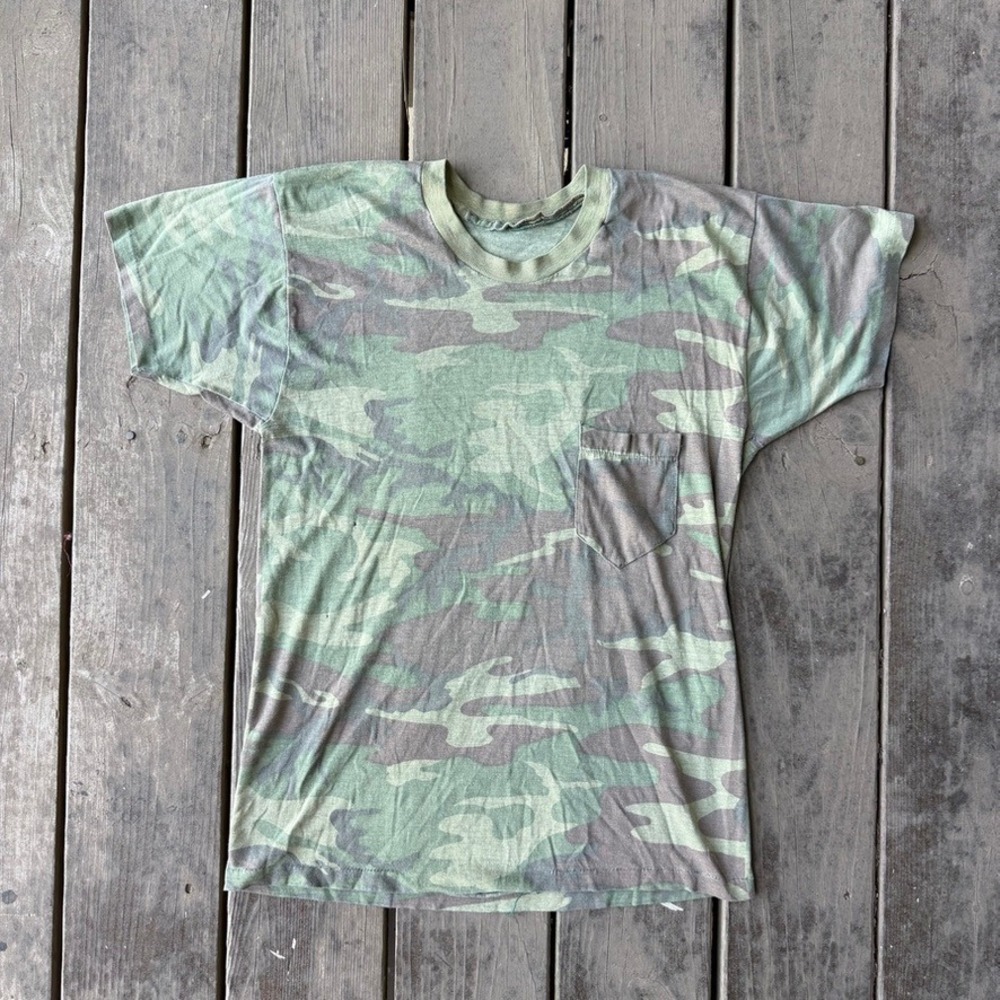 Vtg 80s Woodland Camo Pocket Tee Single Stitch Gorpcore Distressed Skater Top